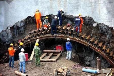 平鲁隧道钢花管支护案例